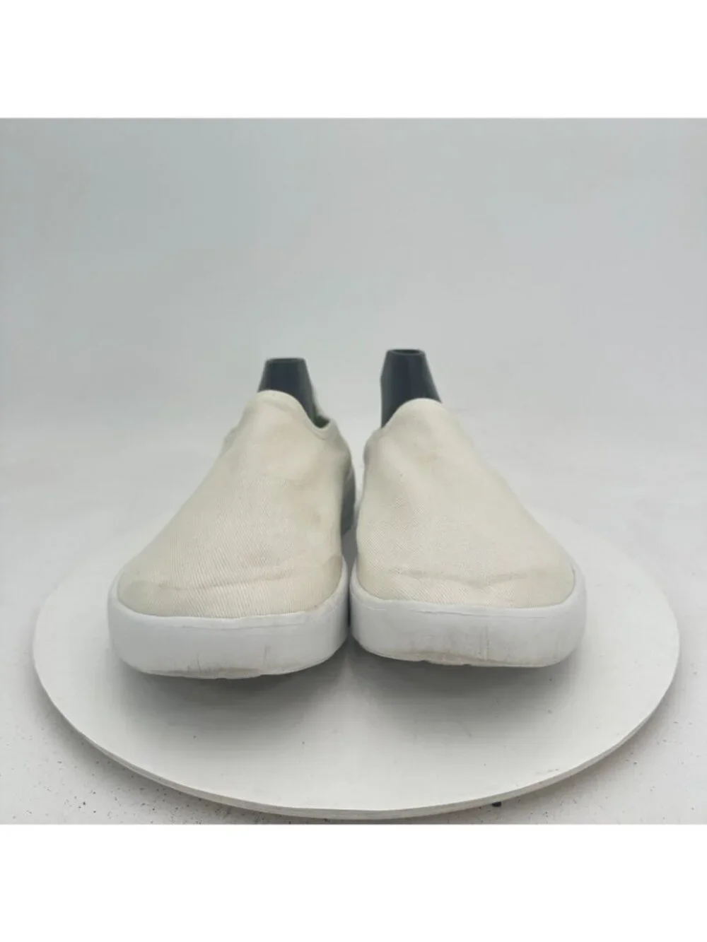 Oofos OOMG Eezee Women Size 10 Low Top White Slip On Comfort Recovery Shoes